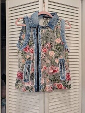 the Pyramid Collection Embroidered Sheer Floral Vest with Denim Trim Size M